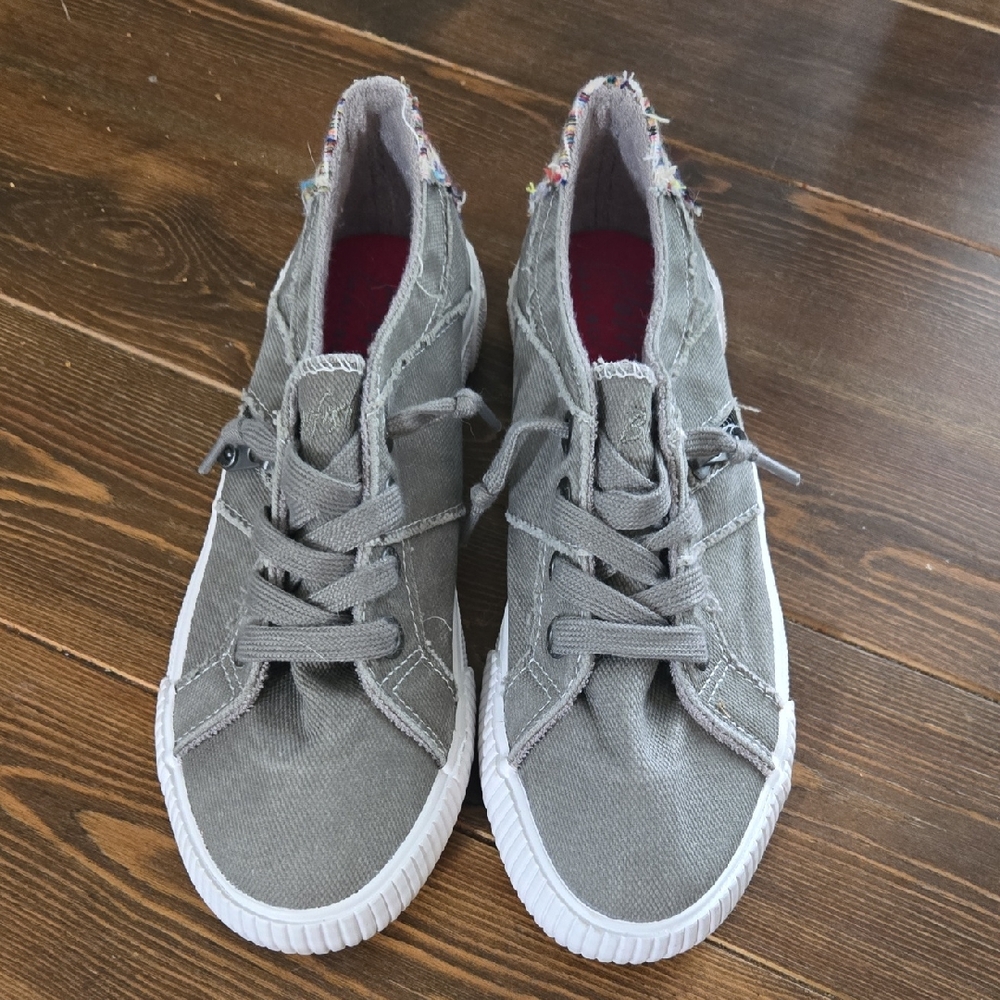 Blowfish Gray Sneakers with Suede Upper and Rubber Sole